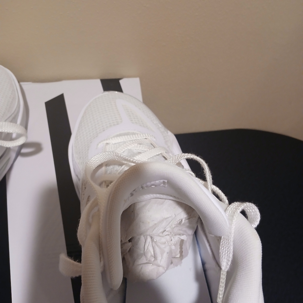Jordan Men's White Low-Top Athletic Sneakers - Picture 3 of 10